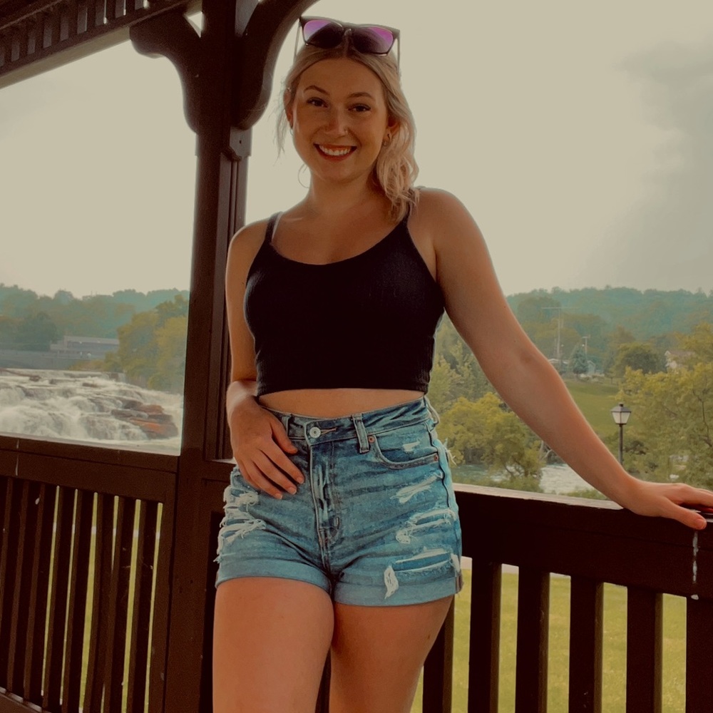 Meet your Posher, Alyssa